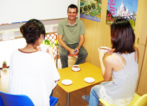 フランス語学校 東京・恵比寿にある評判の少人数制フランス語会話・文法の教室です。